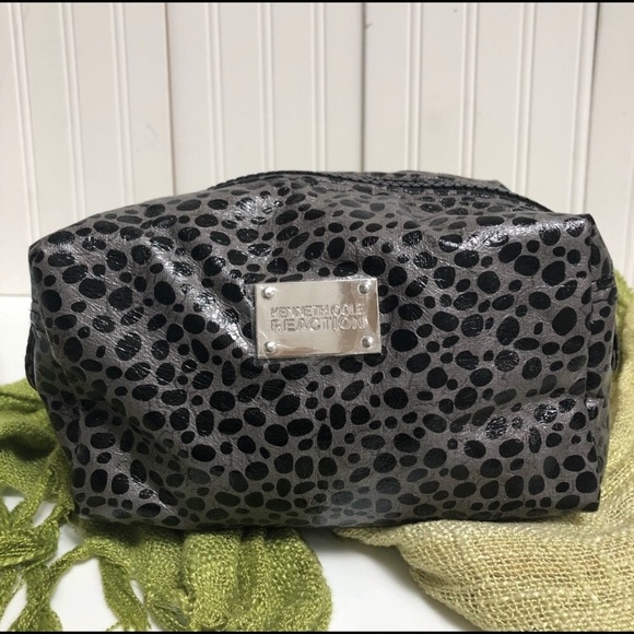 Kenneth Cole Reaction Animal Print Cosmetic Bag - Picture 2 of 3